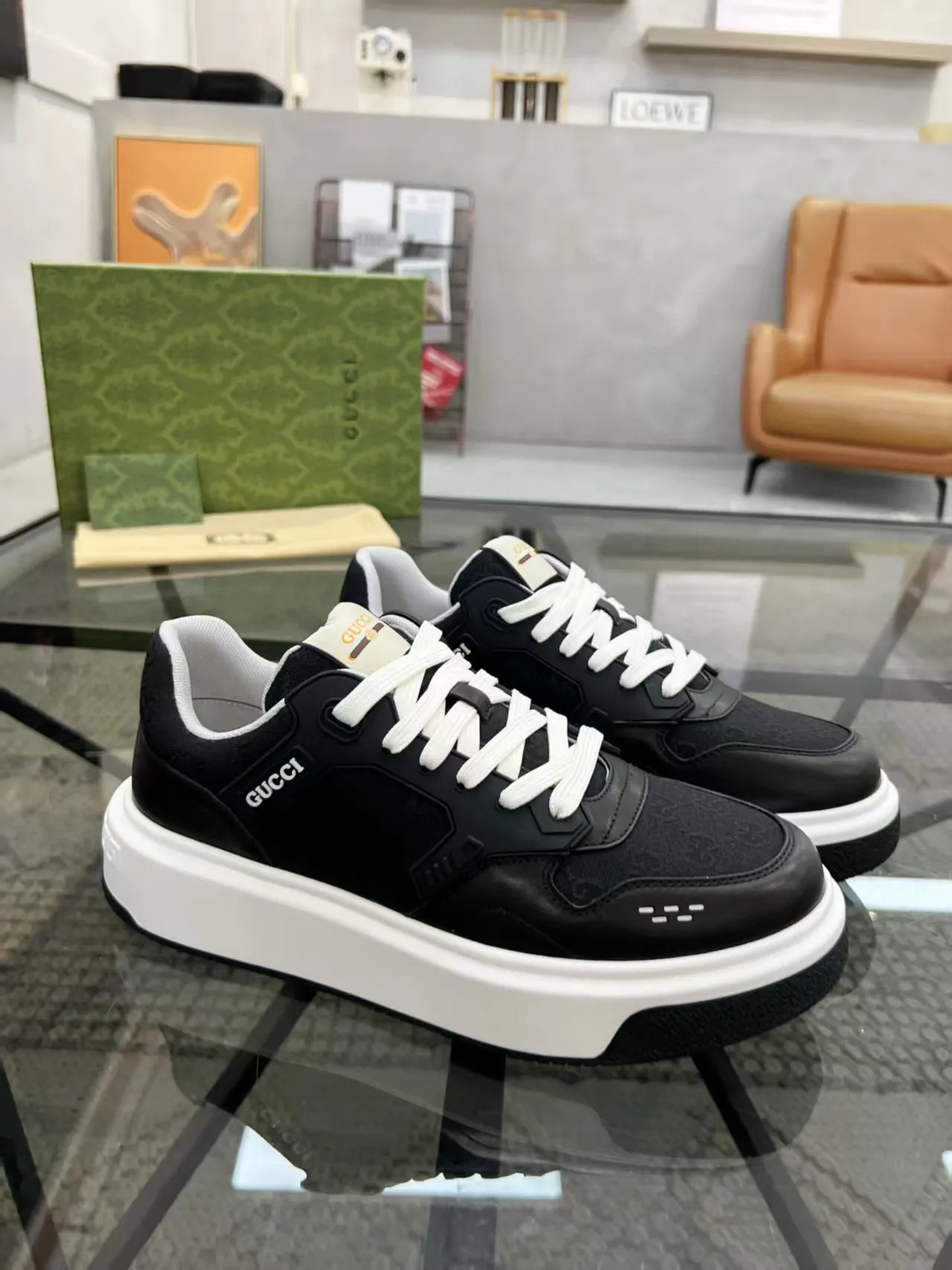 Factory price: 460💰Gucci new men's shoes GUCCI [Lightning] latest shoes are shipped. Original quality, fashionable, made of special materials, sheepskin lining, brand new packaging. The foot feels super comfortable and the workmanship is impeccable. Size: 38-44, customized 45